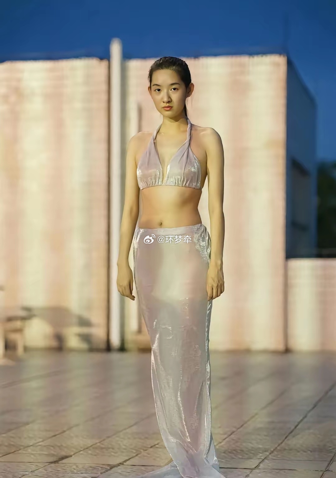 王玉雯早期照片，头小脸小果然是天生的明星 