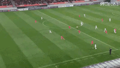 上海海港门将颜骏凌真是太冒失了！在今天进行的上海海港和蔚山HD的亚冠精英赛中，当