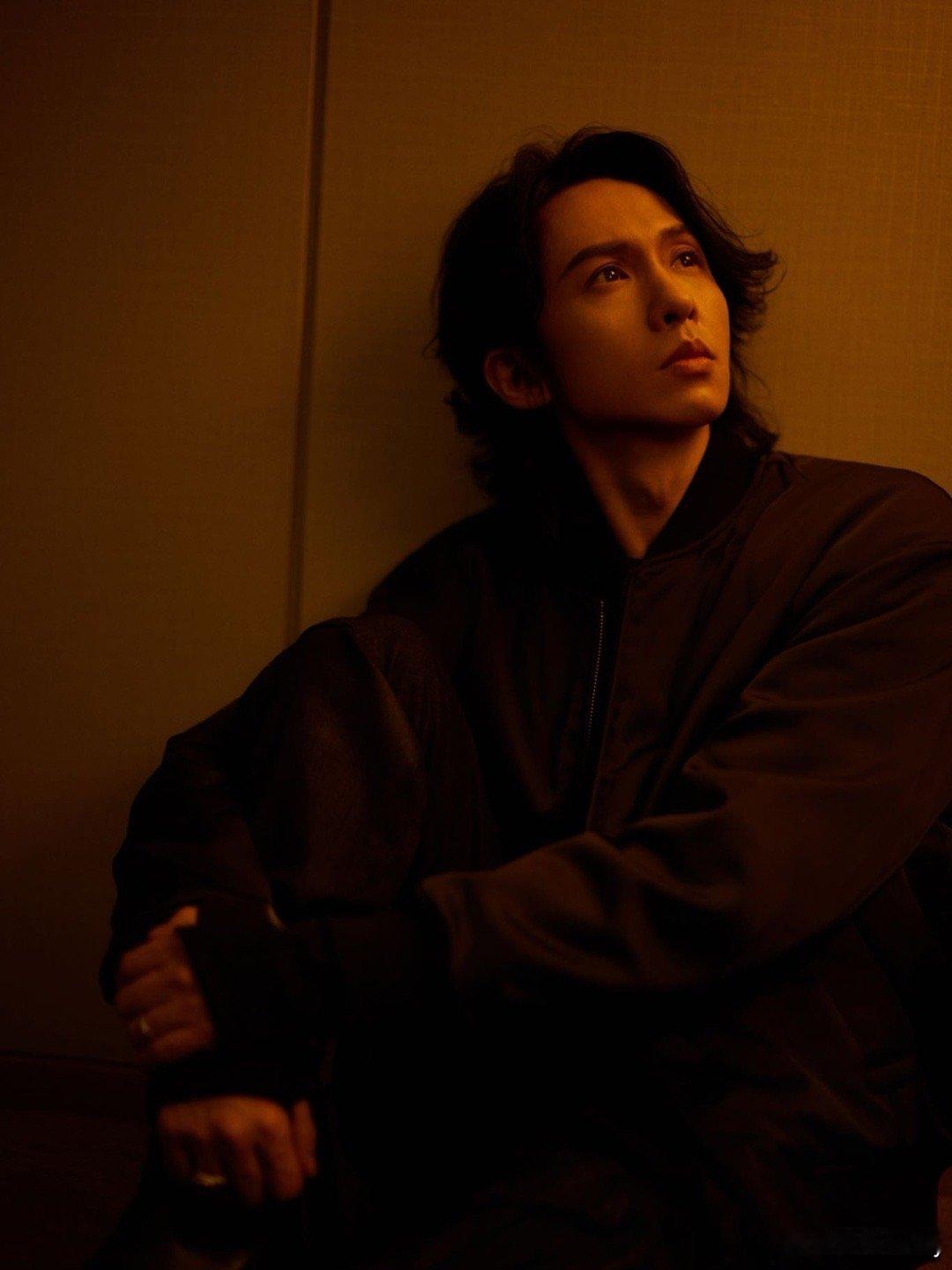 #张淇新歌音源上线#张淇的新歌给人一种热血沸腾的感觉，仿佛能让人重新找回青春的激