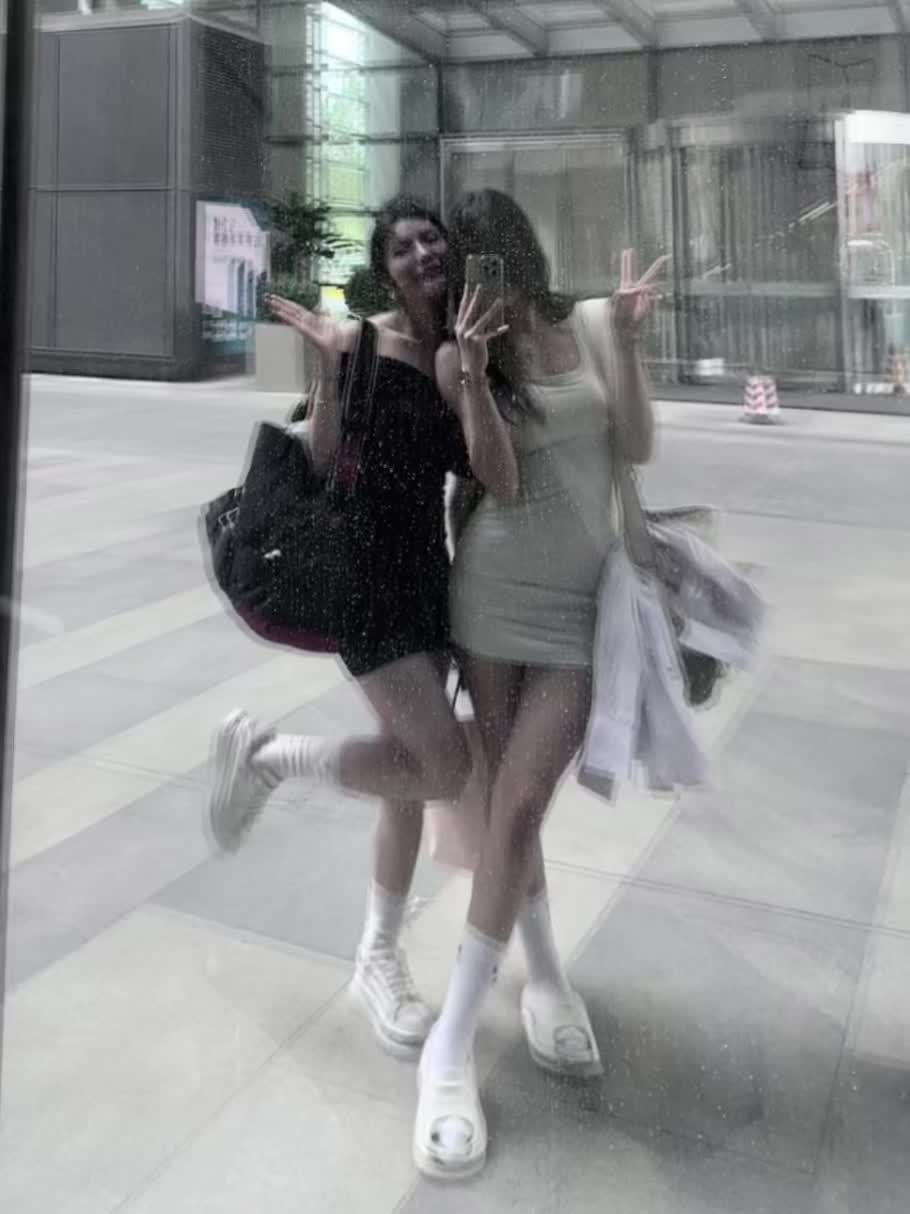可以多给我发点消息吗 我不想回但是想看大长腿live实况