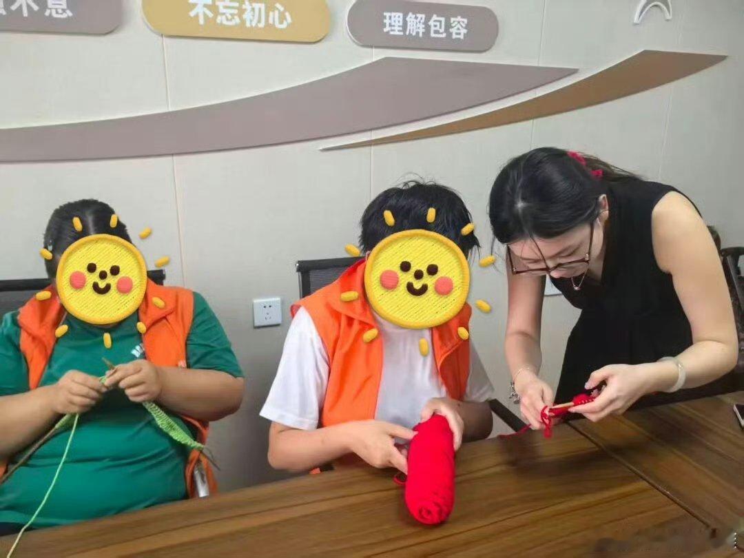 【走出封闭台州以1年9个月温暖陪伴带他们拥抱生活 】“小宇，今天胡子有点长哦，有