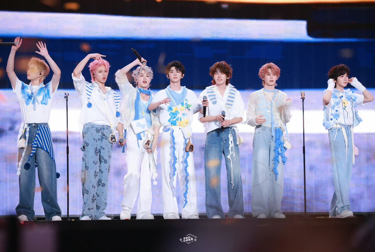 时代少年团 时代少年团 清辉星河破天堑 时代少年团 六载花冠映晨曦 “听闻远方热