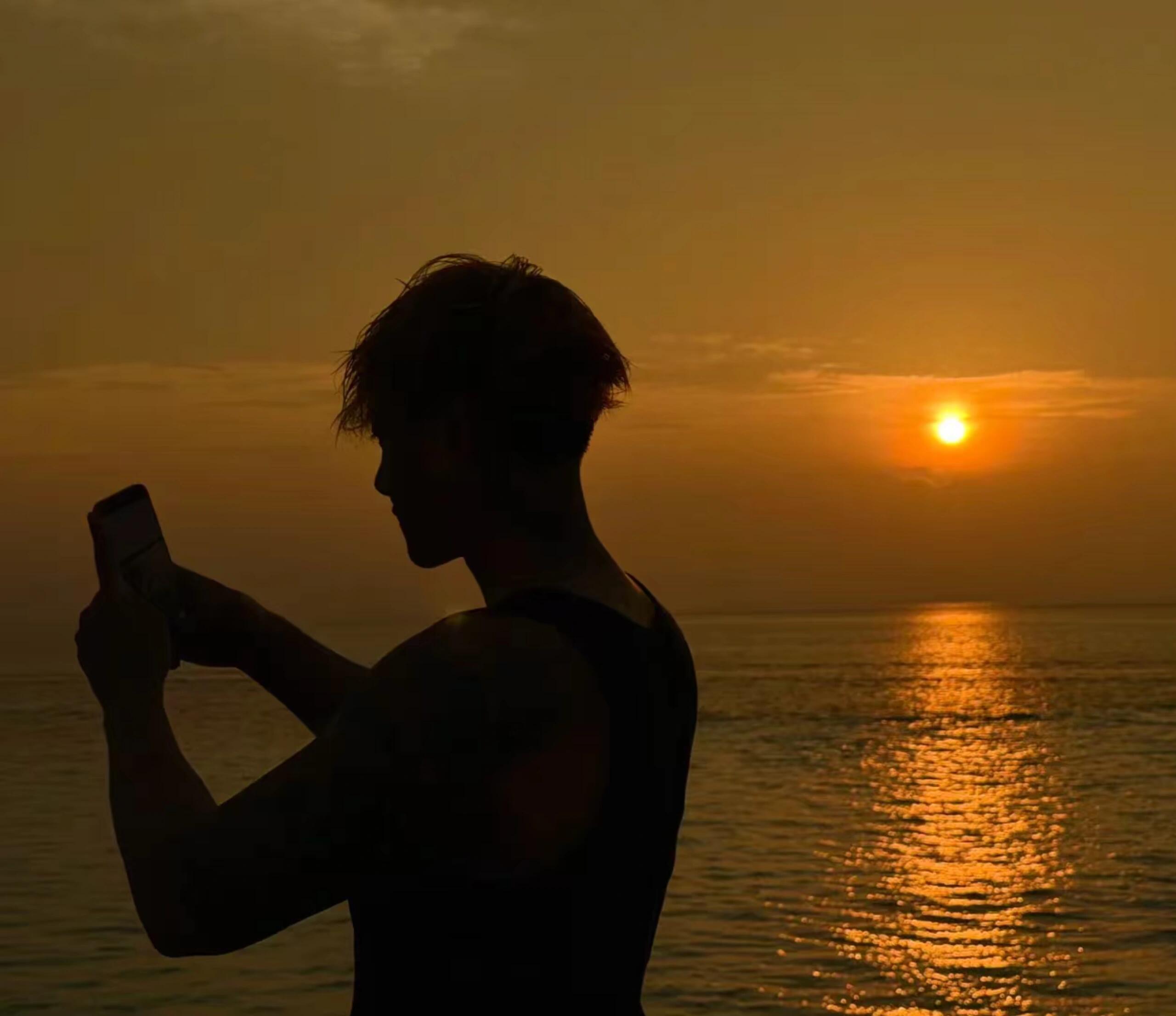 徐艺洋吐槽黄子韬没押韵随时随地押韵互怼，黄子韬徐艺洋相处太真实。被螺蛳粉勾到即兴