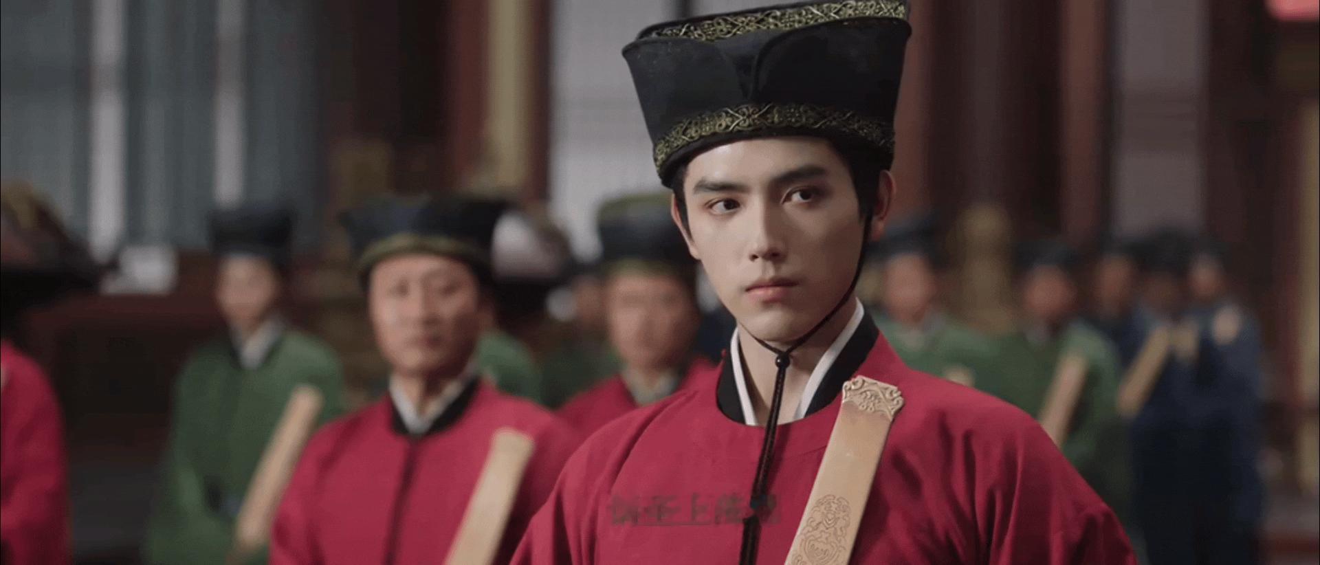 陈飞宇和张凌赫这官服造型谁赢了？ 