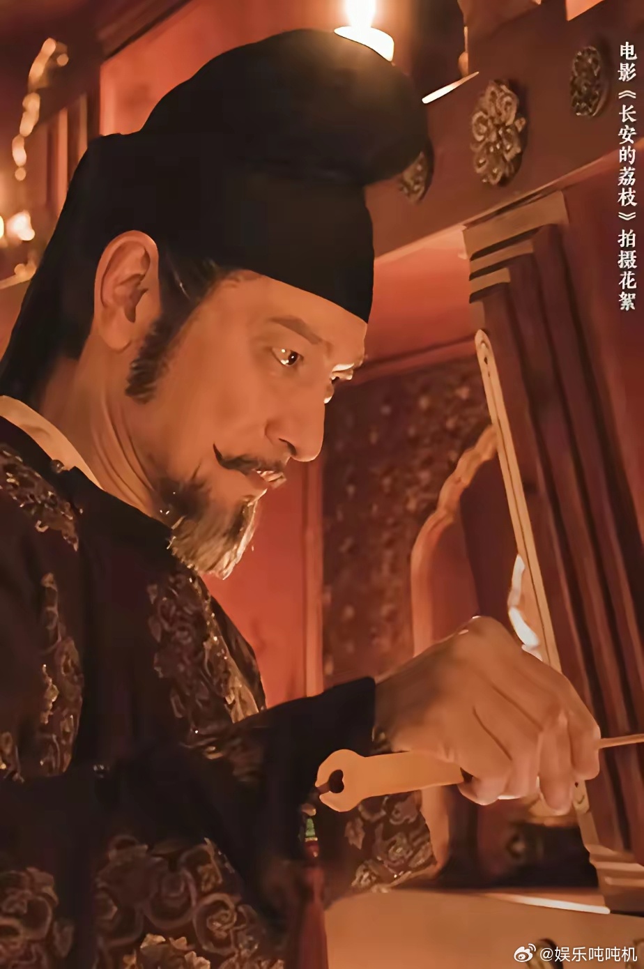 我觉得吴京又要拍大腿了不是因为那尔那茜事件也不是推迟上映问题，而是他的电影选角可