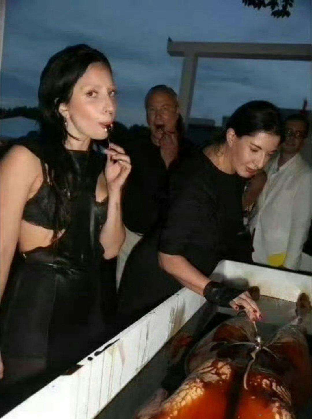 牢A踢爆女留子们遮羞布，爱泼斯坦案揭开美国食人族新爱泼斯坦档案特朗普被提超千次