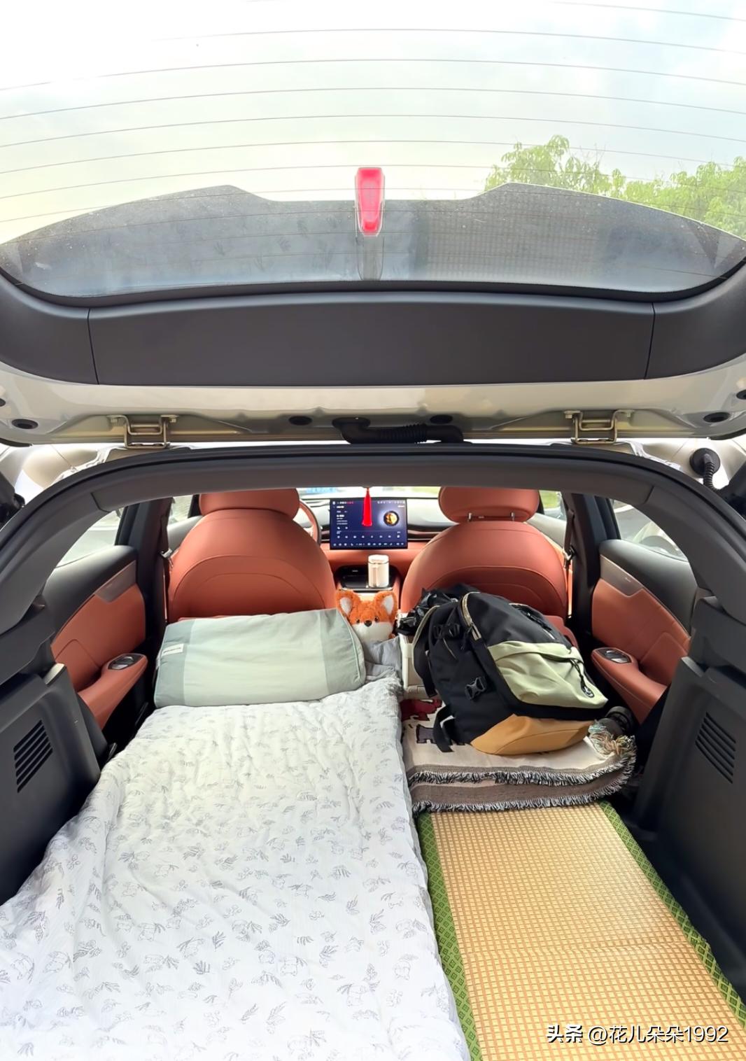 油价再涨，2026这些行业就要“提前交卷”了
油价这根“杠杆”
正悄悄撬动着无数