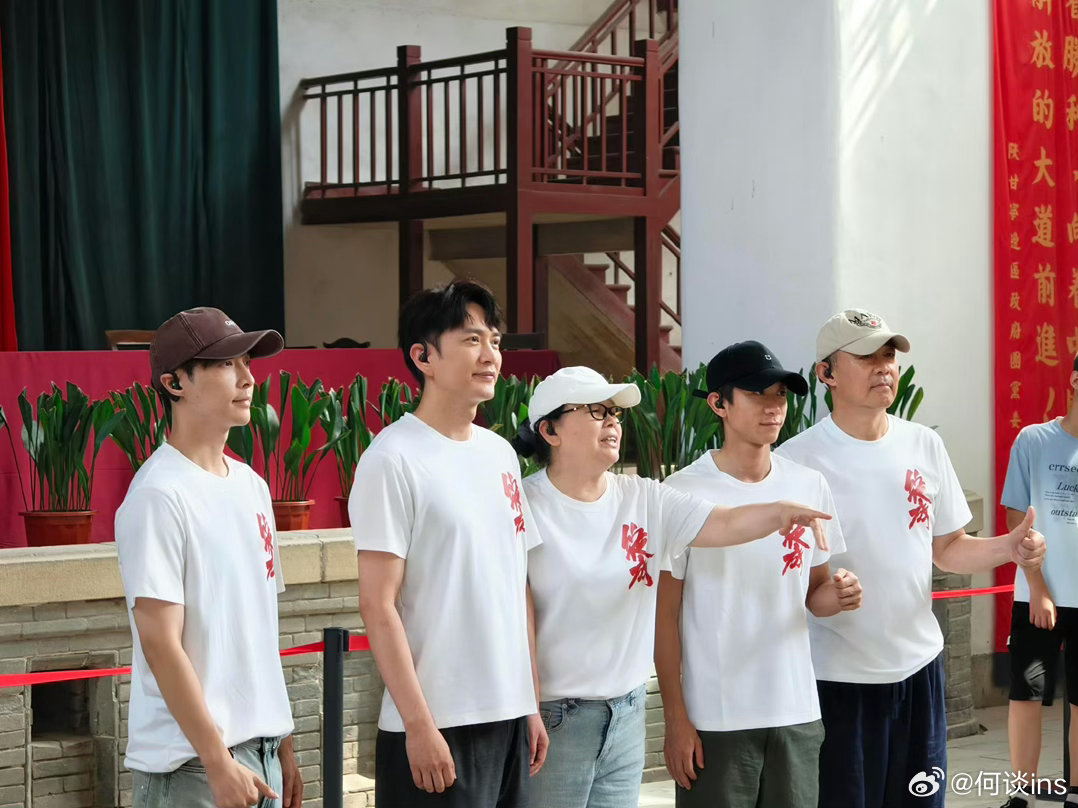 电影《绽放》剧组已到达延安，即将开机，预计明年上映，为中国人民解放军建军一百周年