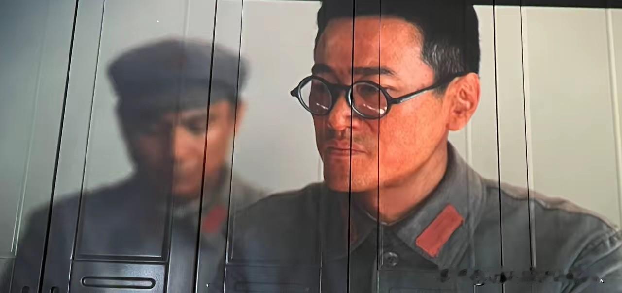 博古太年轻了，18岁到莫斯科，学了一大堆理论，20多岁就总负责了。书才读完，就要