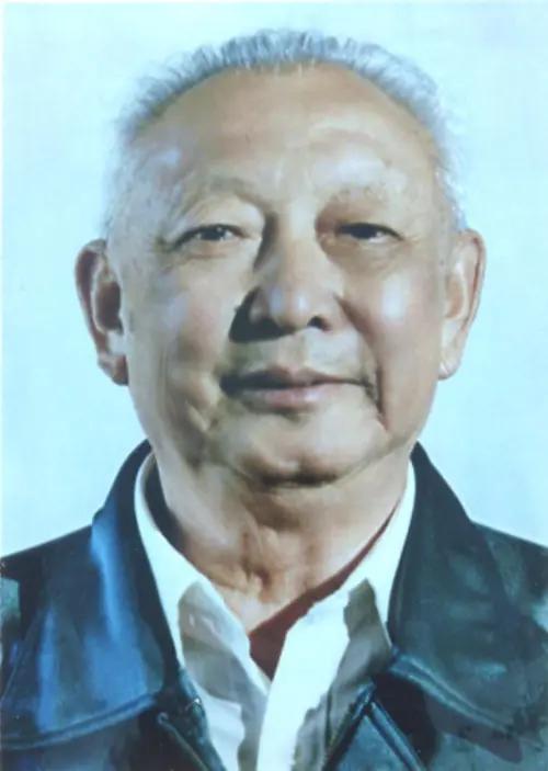 刘兆伦（1920年7月-2024年4月23日），曾用名刘肇纶，广东大埔百侯松柏坑