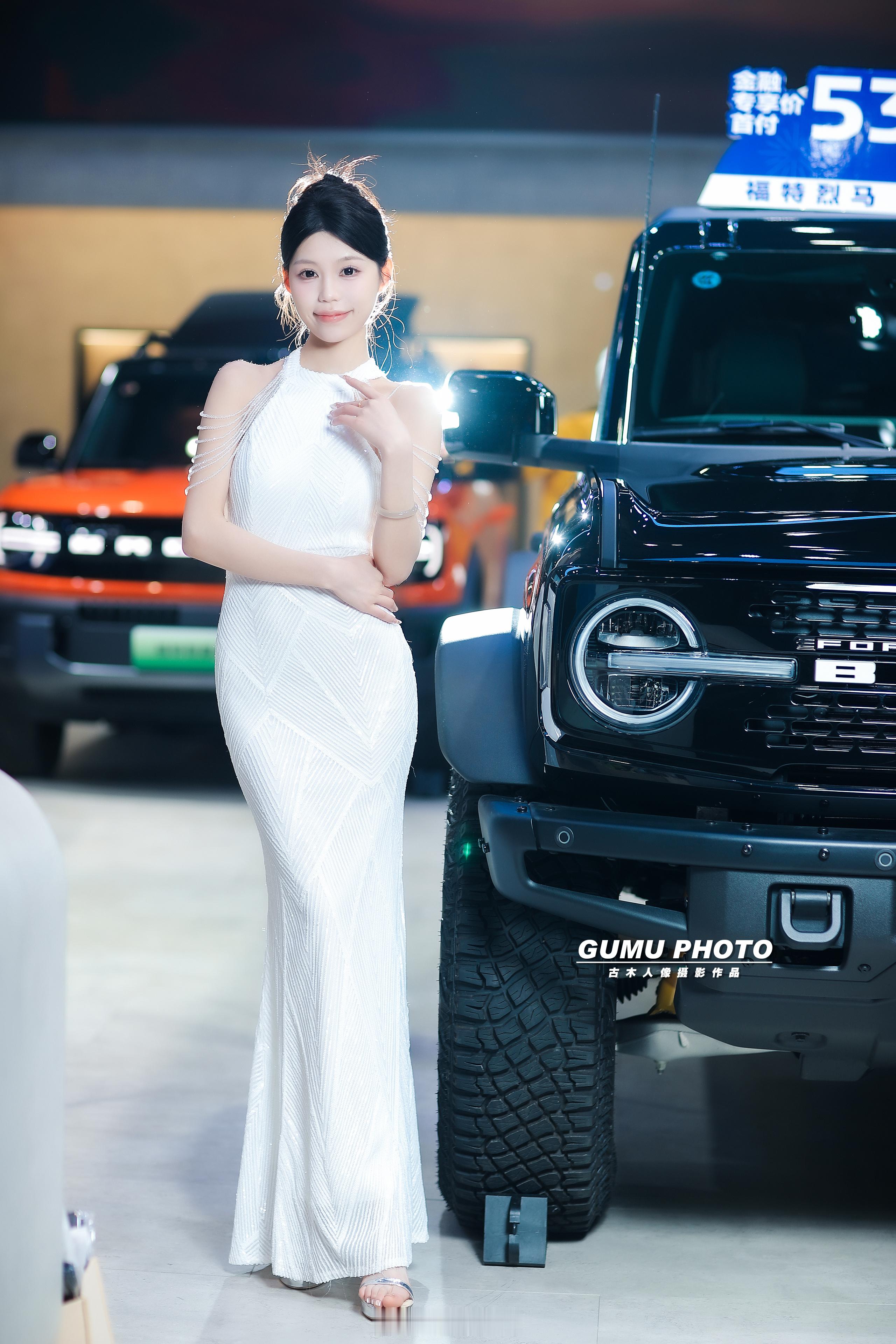 2025重庆汽车消费节福特展台模特小姐姐 2025重庆汽车消费节  