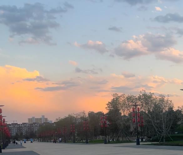 成年人的世界不要太为难自己，明明满身疲惫，却还不困得失不恋虚名，守一份简单也正常