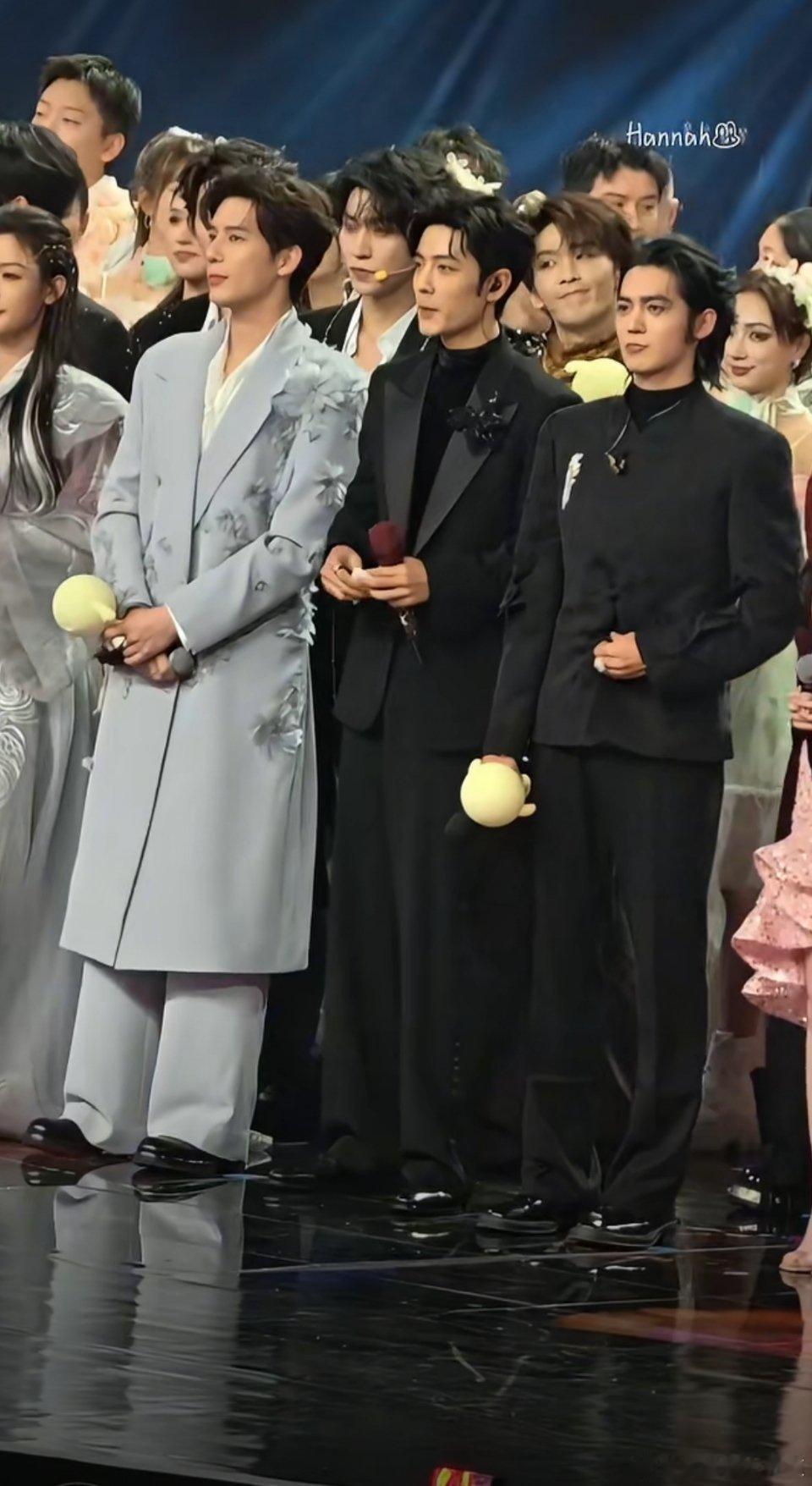 看视频，发现之前都低估王安宇身高了。 