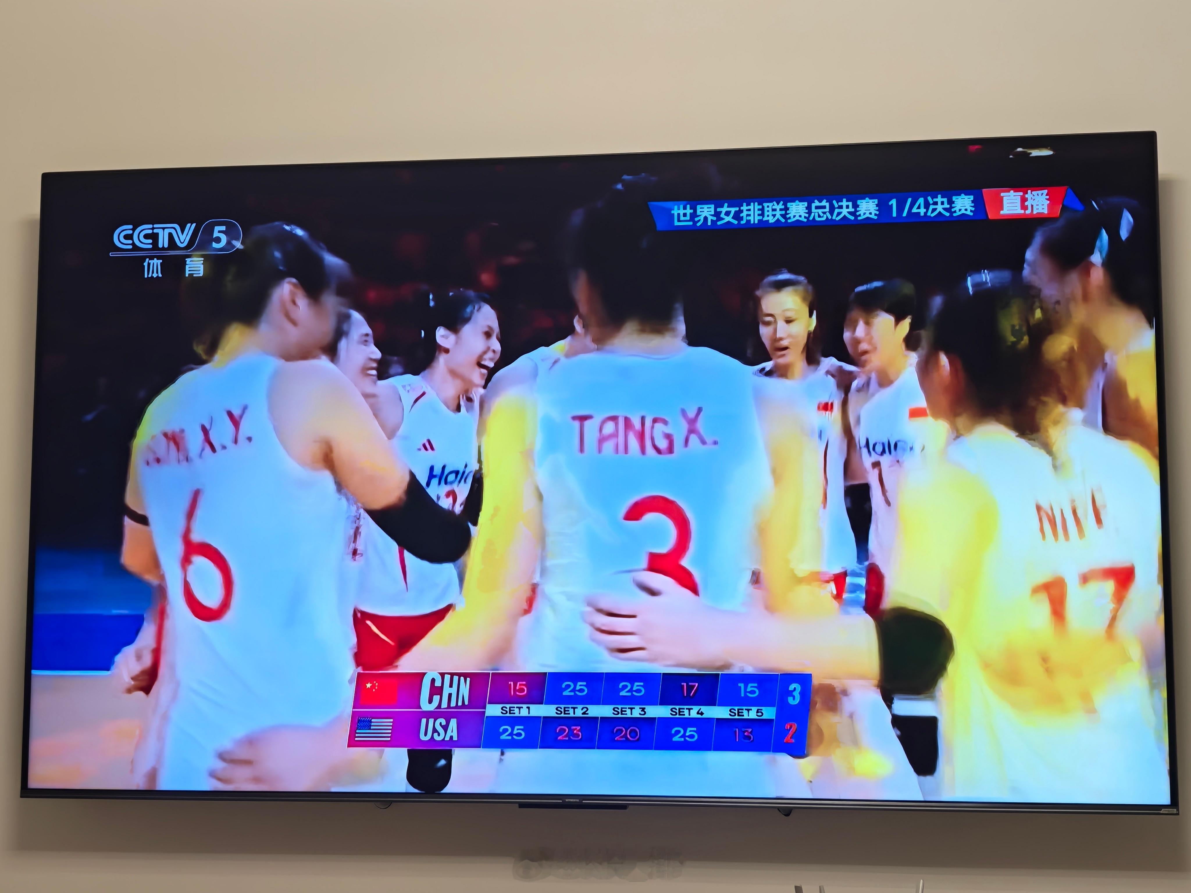 击败美国！进四强了！ 啊啊啊啊！姑娘们太棒了！ 中国女排vs美国女排