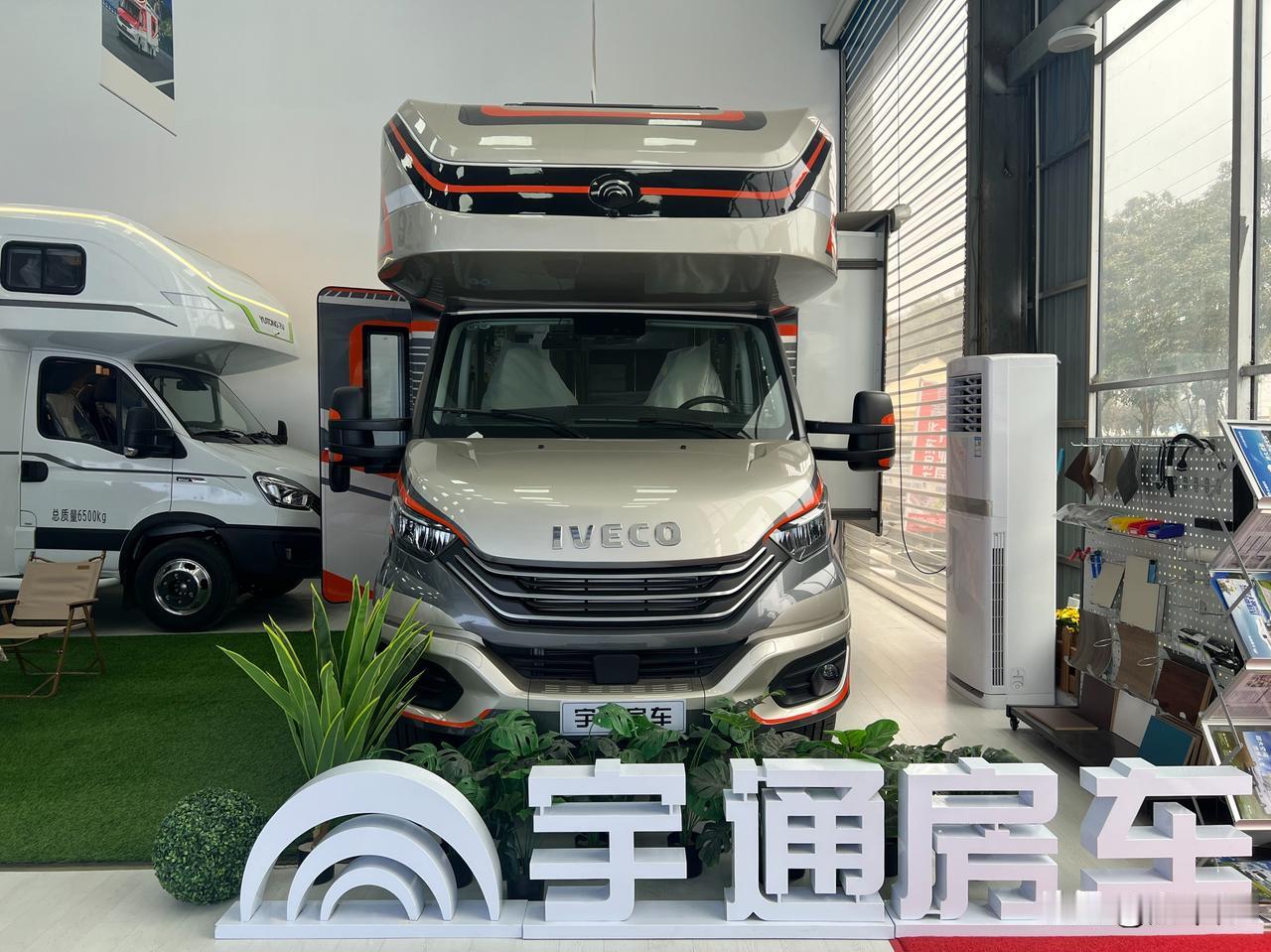 3.22上海房车展：宇通房车-雍和旗舰版168个W的价格，你觉得它怎么样，下方配