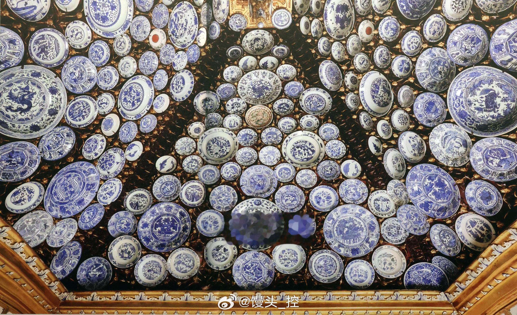 葡萄牙里斯本桑托斯宫顶部嵌饰的中国瓷器共计272件，时代为弘治至正德5件(含正德