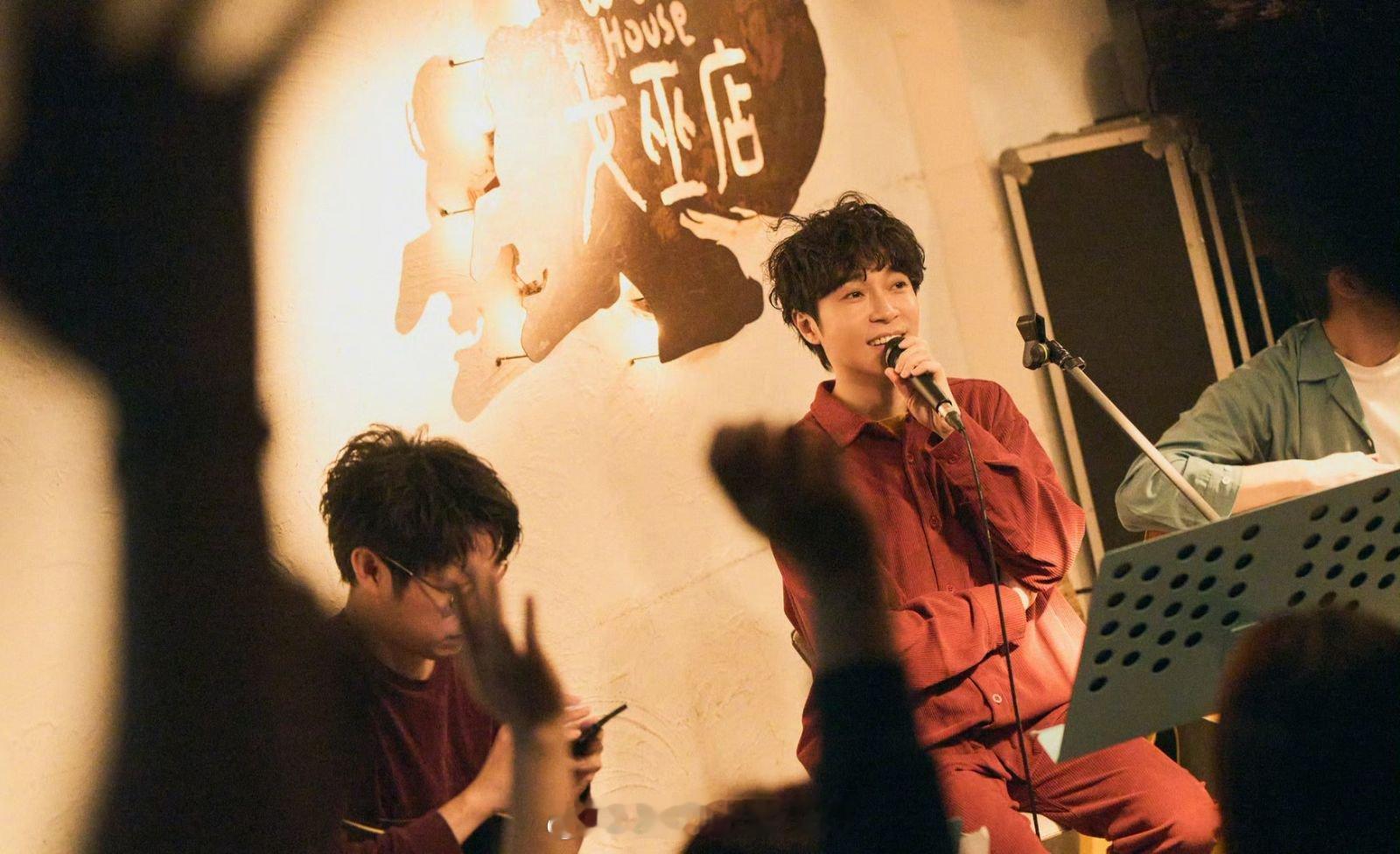 不敢想吴青峰王源合唱有多好听 小年夜晚会这是要给我们一个大惊喜啊！吴青峰和王源一