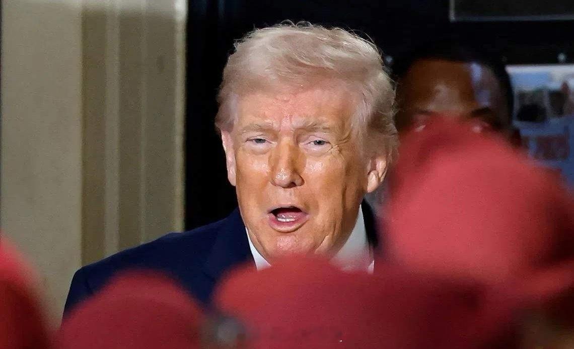 联合早报14日报道：“美国总统特朗普2月13日会见参与抓捕委内瑞拉总统马杜罗的精