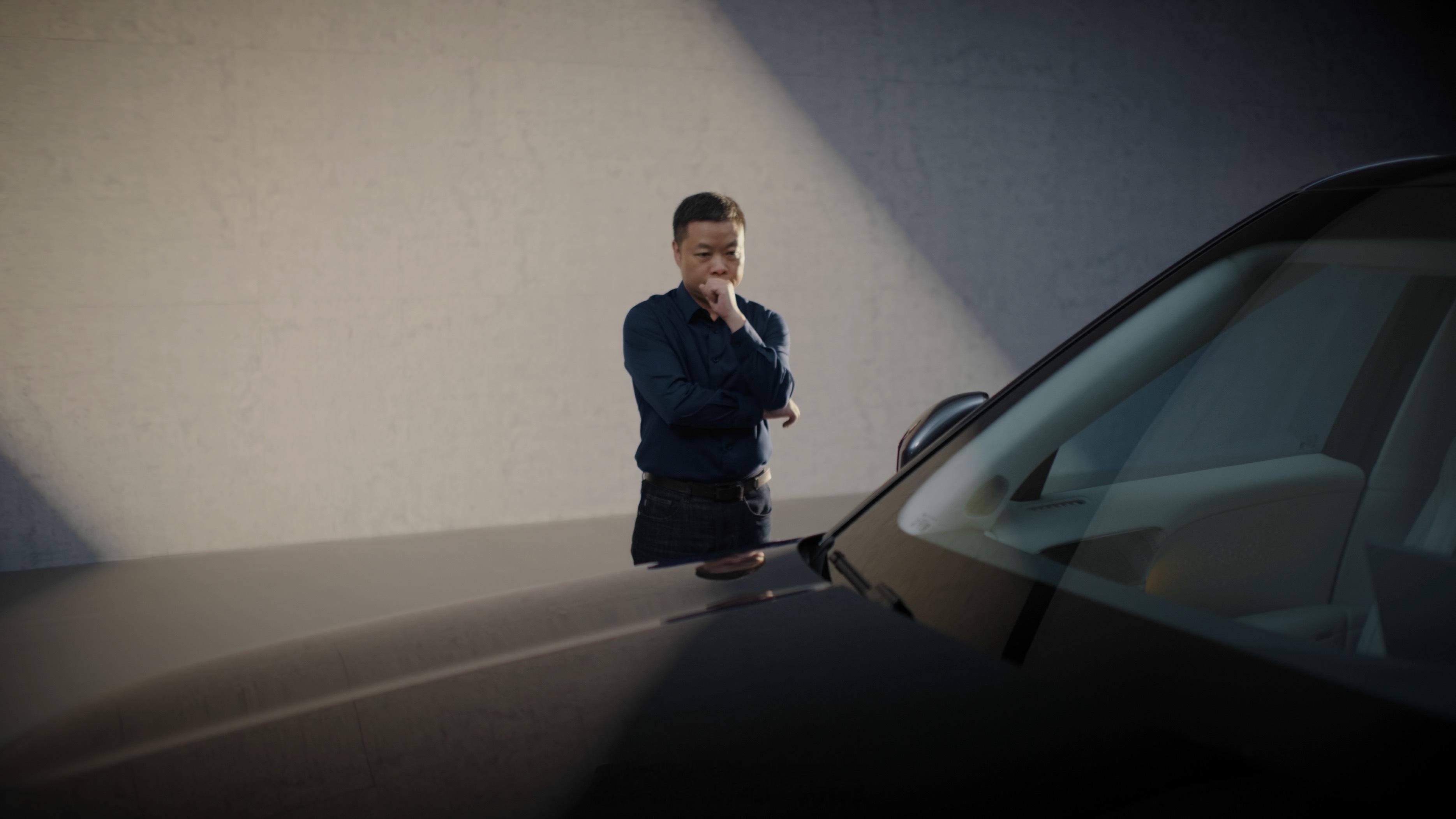 大师兄沉浸体验小鹏GX，聚焦大灯、侧窗、轮毂、电动踏板、车门、座椅、内饰及扬声器