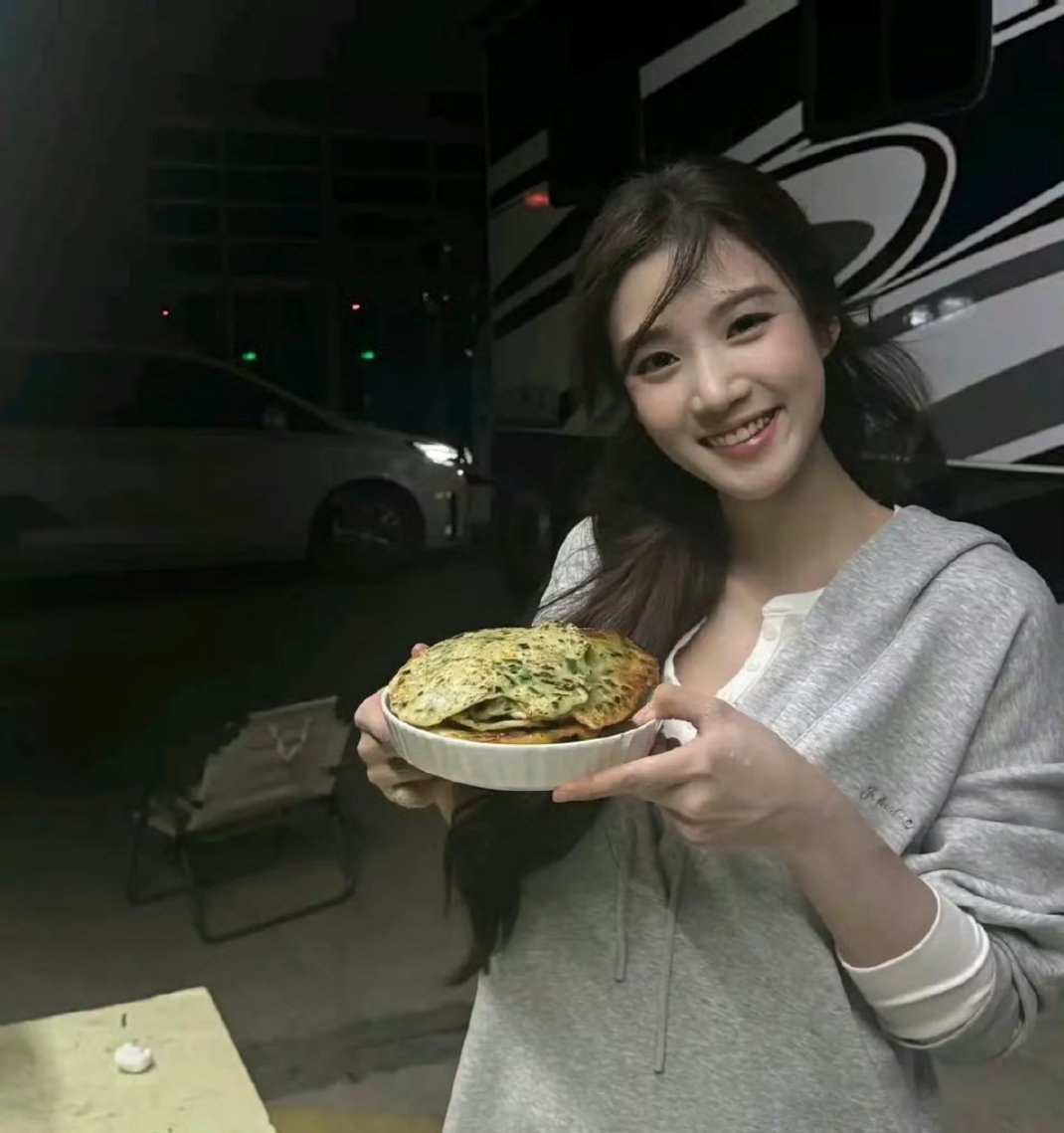 一样的角度 卢昱晓和赵露思谁赢了呢？ 