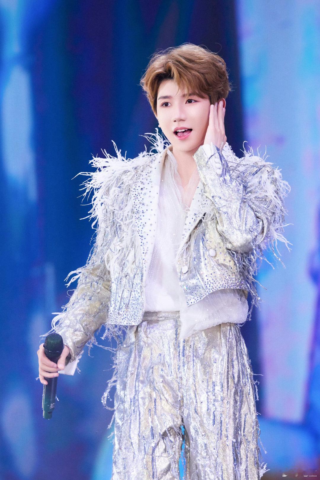 歌手选曲王源雪崩歌手2026 王源词曲创作《雪崩》意境十足，网传魏如萱将在歌手舞