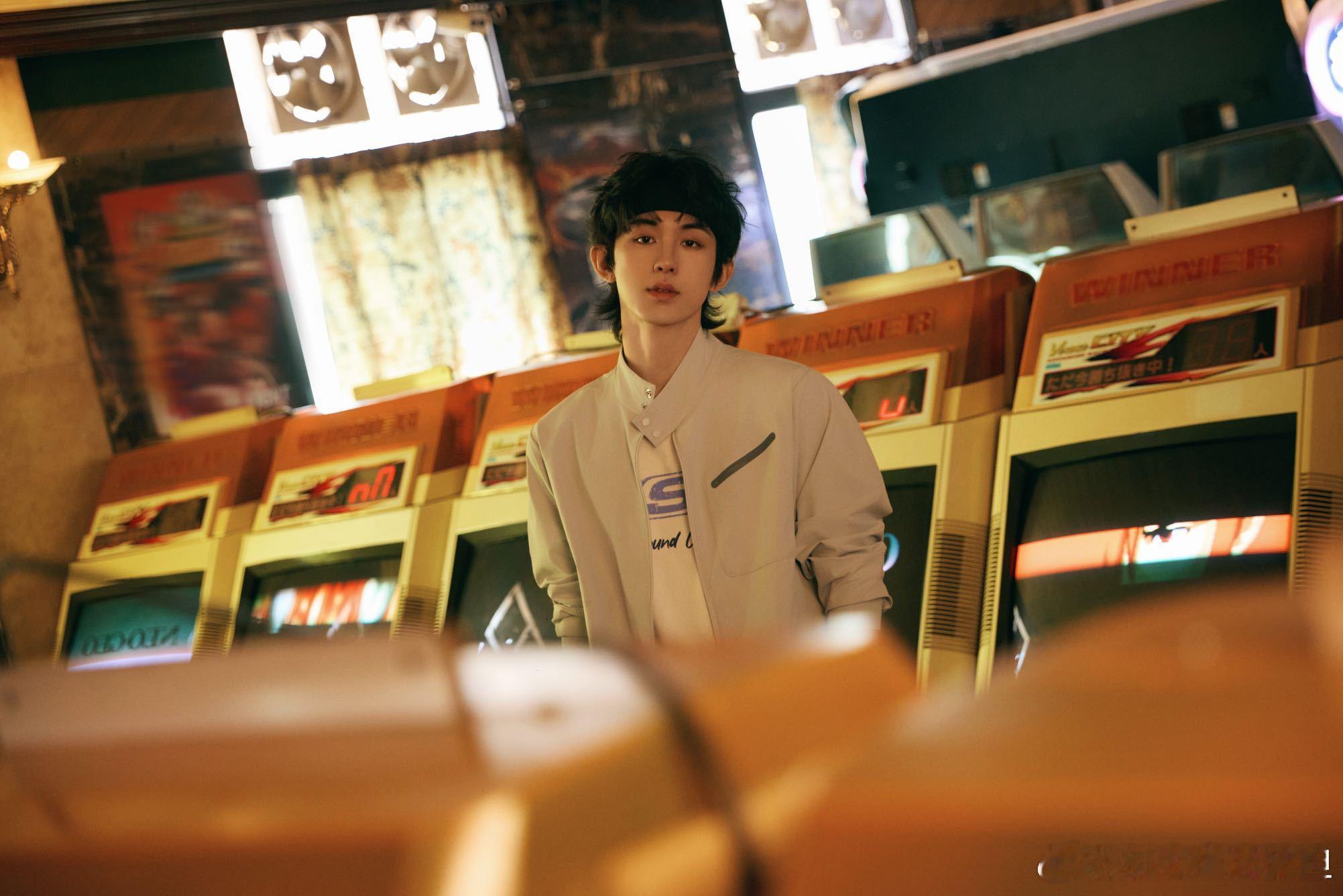 郭俊辰戴发带很权威的少年感戴发带的郭俊辰，完全就是那个“少年感”十足、气场不容小