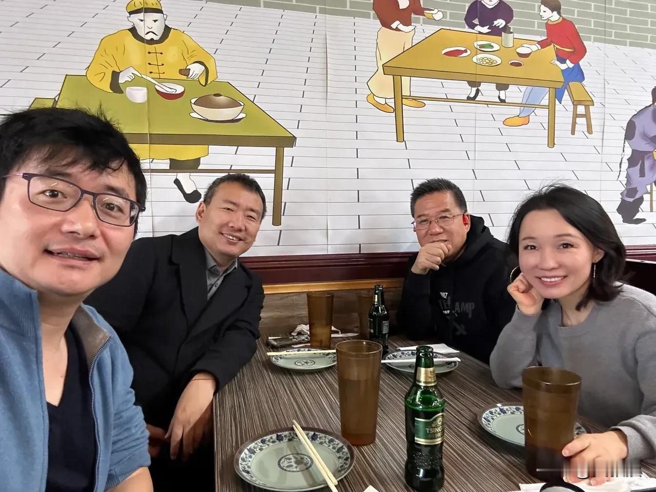 老储，老马到了美国🇺🇸开会
中美民间正常交流很重要
开放的大门要越开越大
该