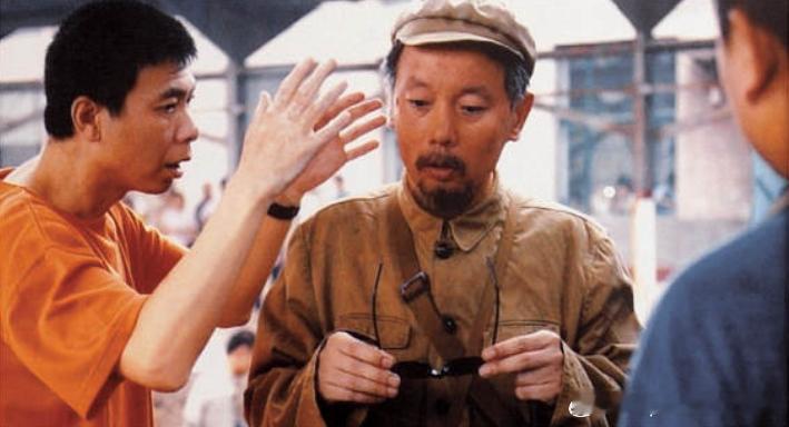 2004年电影《天下无贼》导演冯小刚给演员葛优说戏历史影像 ​​​