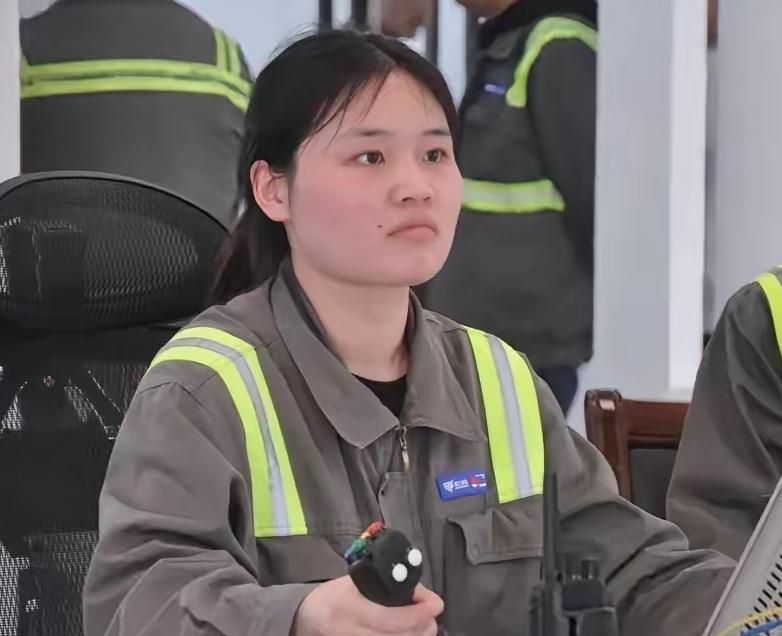 7月2日，28岁211法学女毕业生李丽，考公失败、做实习律师工资低微，最终跨行去