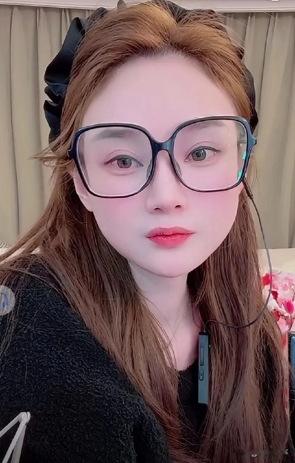 男友撩S对女主播说：我爱你！沈曼吃醋落泪，二人连麦对峙争论。男友道歉！

   