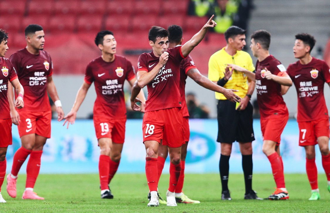 #上海海港vs上海申花#海港3-2申花晋级足协杯决赛，奇塔迪尼双响，鲍亚雄失误送