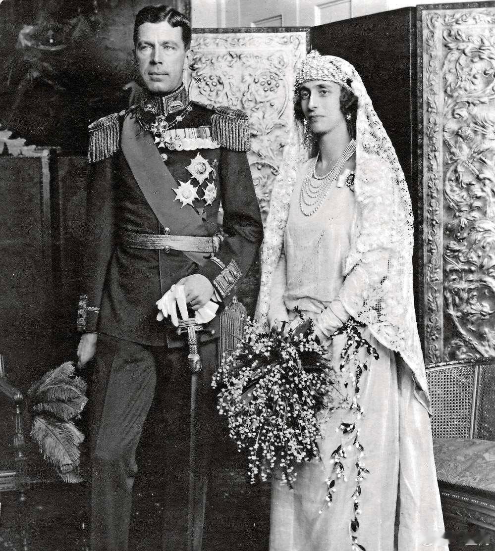 瑞典王室 🇸🇪1923年11月3日，瑞典国王古斯塔夫六世·阿道夫和王后露易丝