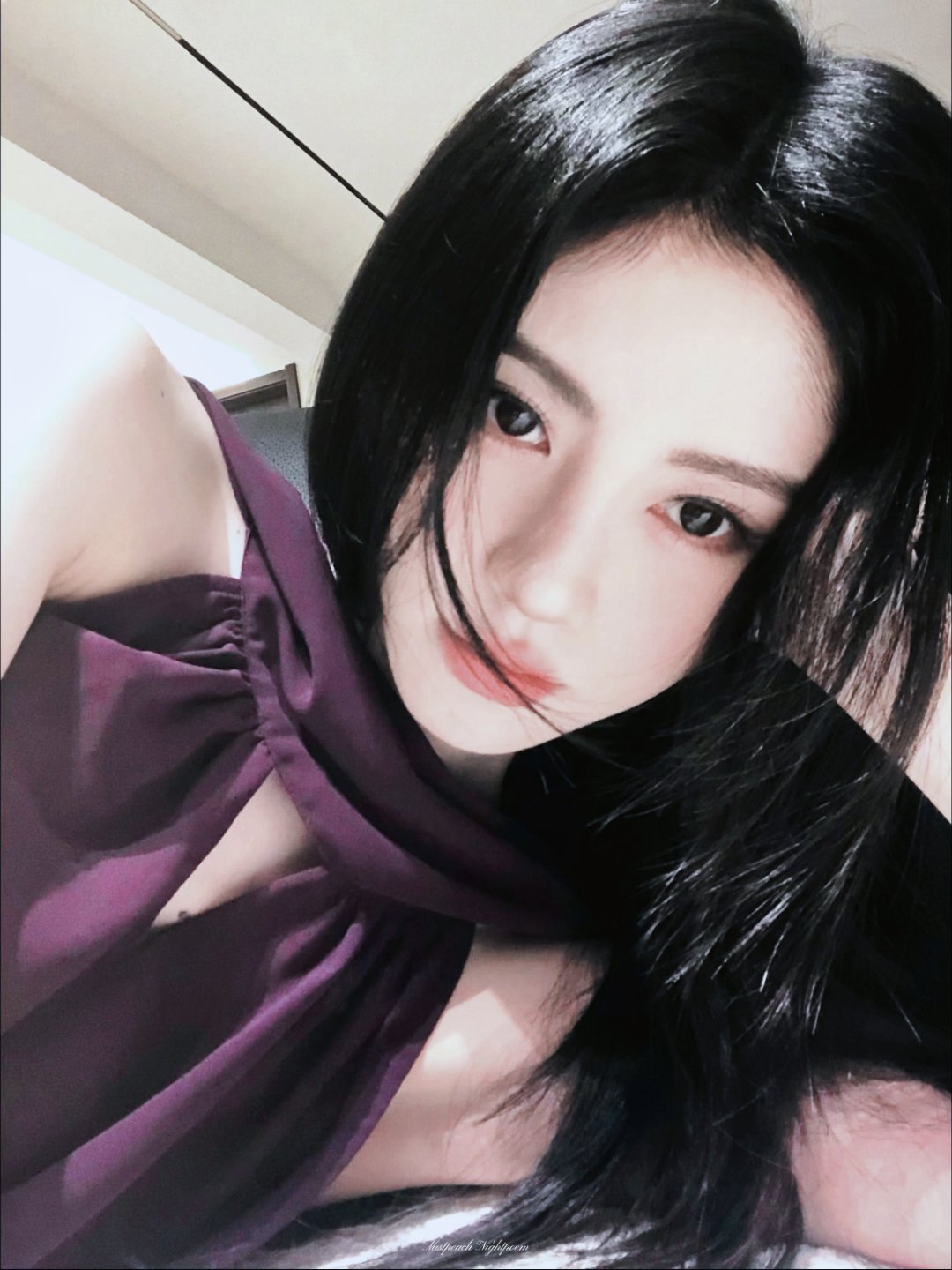 紫裙赴晚风🍇💜鞠婧祎让粉丝进酒店看出妆