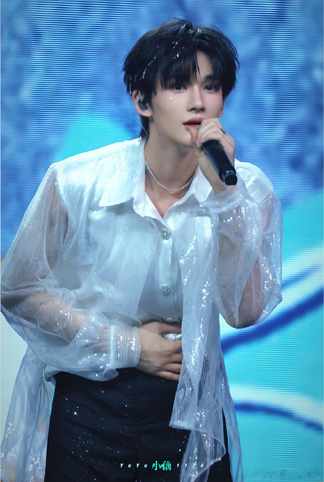 余宇涵说做艺人失去了很多 他说的“失去”不是什么大事，就是那些普通人的自由。但正