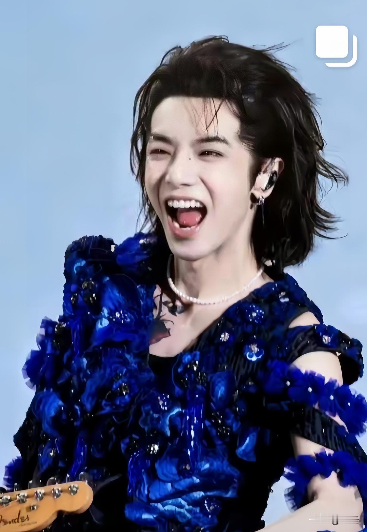 华晨于专辑歌59首，异类》（2015.12.18，11首)
《H》（2017.0