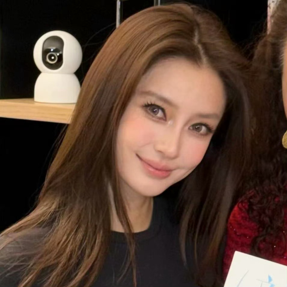 Angelababy 这下真是美神降临～ 早期那味儿又回来啦好浓的混血感