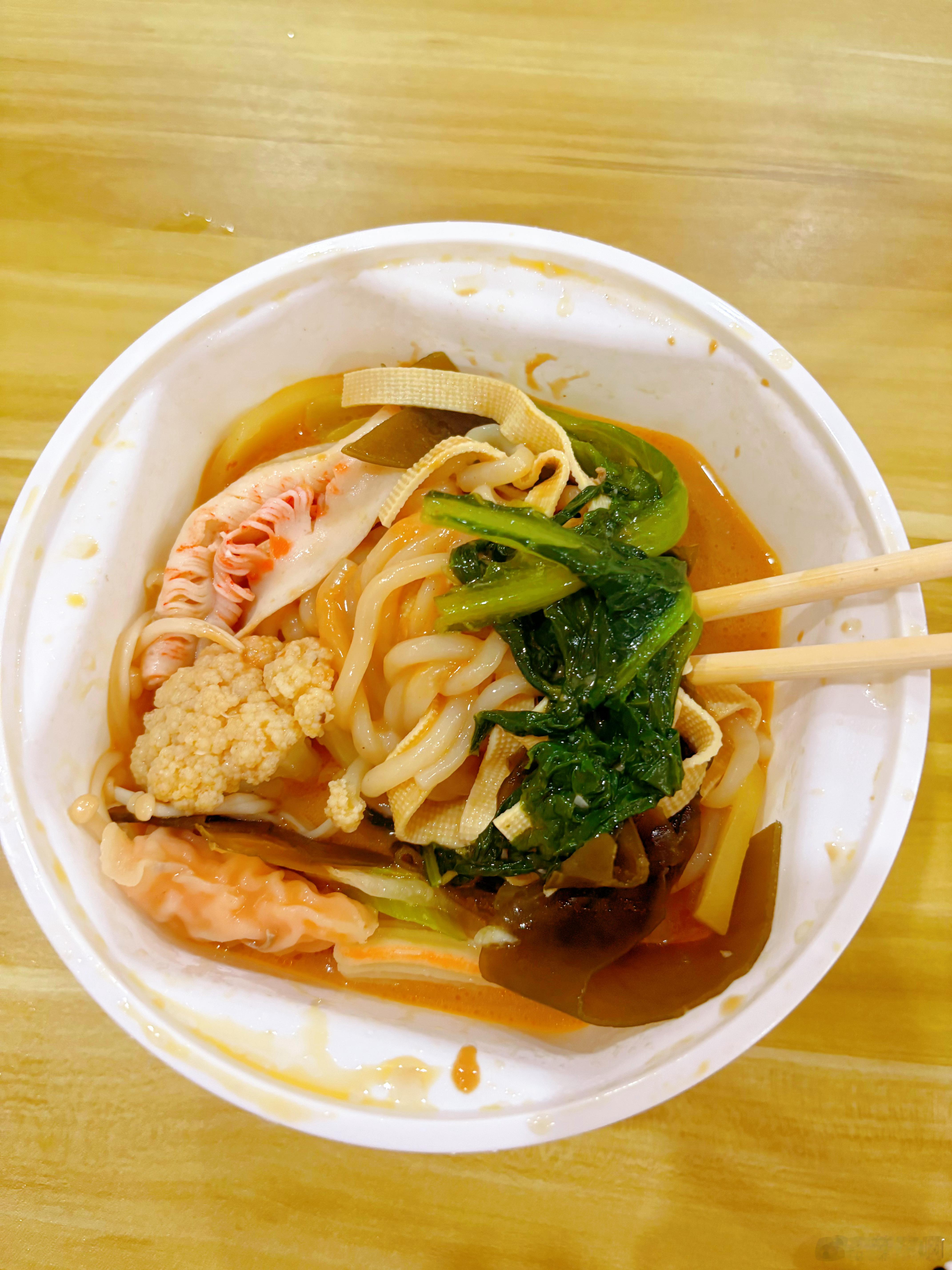 我应该有一年多都没有吃麻辣烫了，然后我无意看到旁边的商场有刘文祥麻辣烫，昨天点了