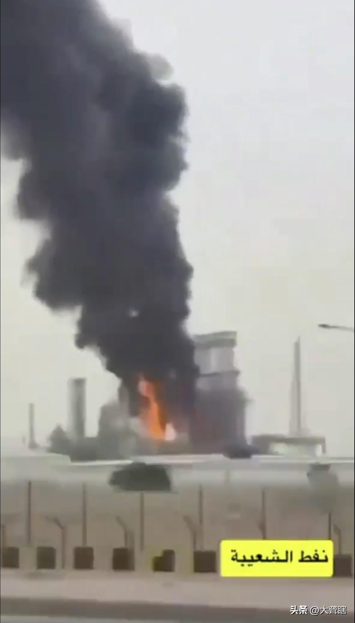 伊朗疯狂报复，中东炼油厂接连遭遇攻击！
作为对美以轰炸伊朗南帕尔斯气田的回应，伊