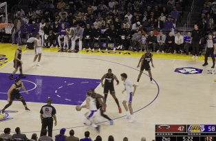 东契奇对女裁判表达强烈“不满”的原因
北京时间11月3日，湖人与热火的比赛来到4