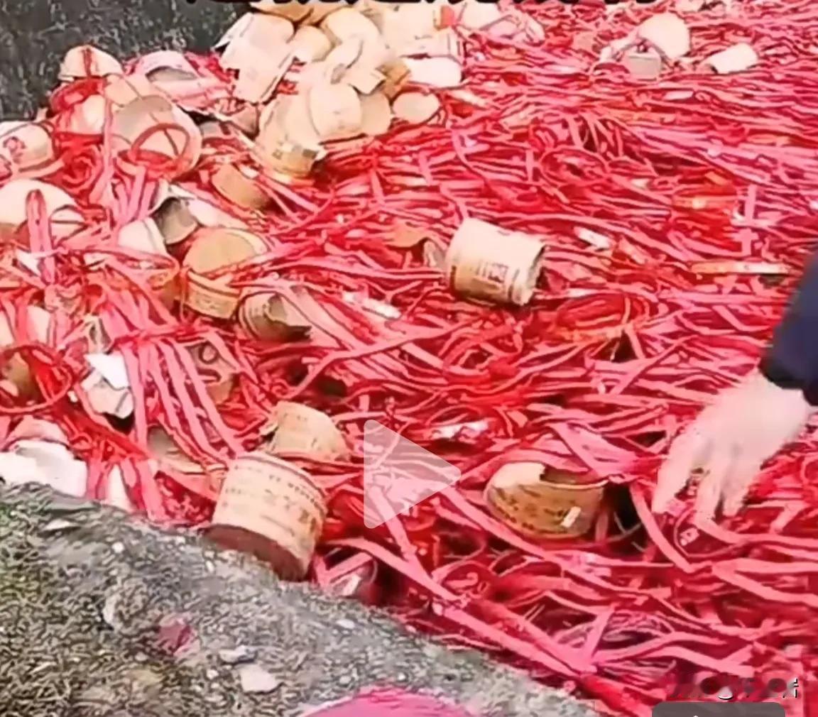 中国人过年消耗的爆炸物够俄乌战场上打几天呢？
这是个有意思的问题……