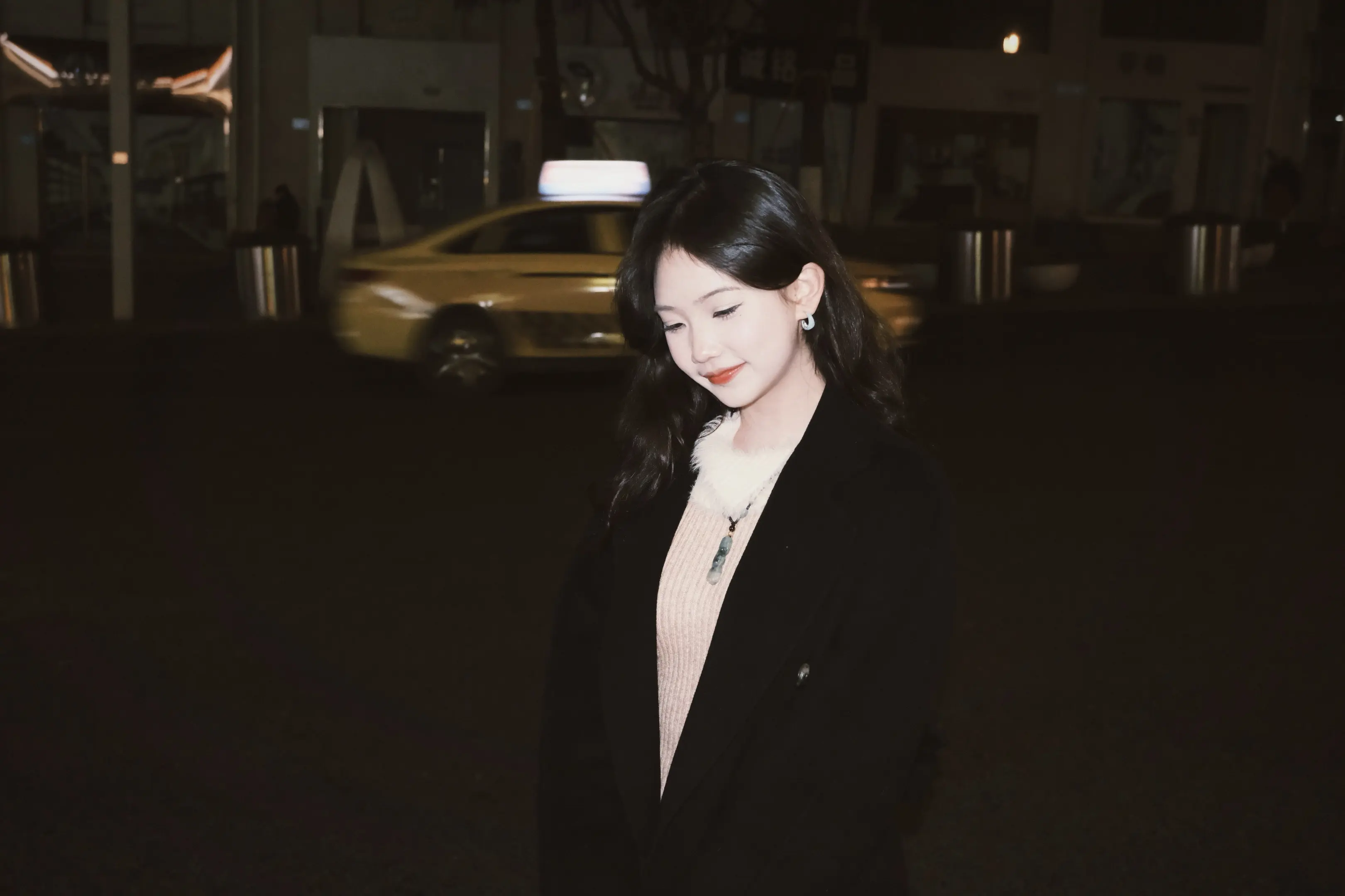 你留下的痕迹太重了 重到连最普通的日子我也无法完全的归于自己 总是会在...