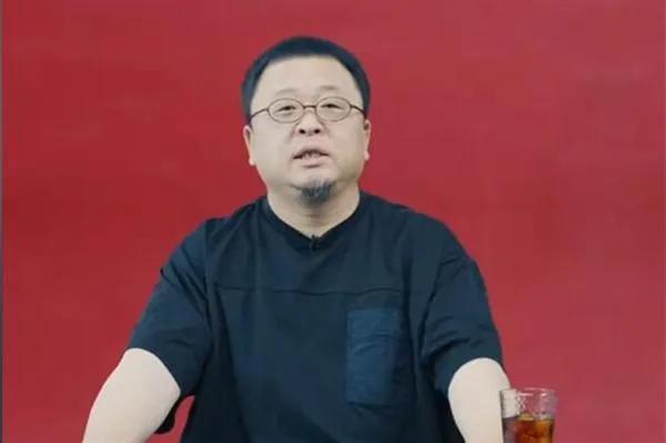 时隔七年，罗永浩又搞“科技春晚”了！这场名为“罗永浩的十字路口”的2025年度科