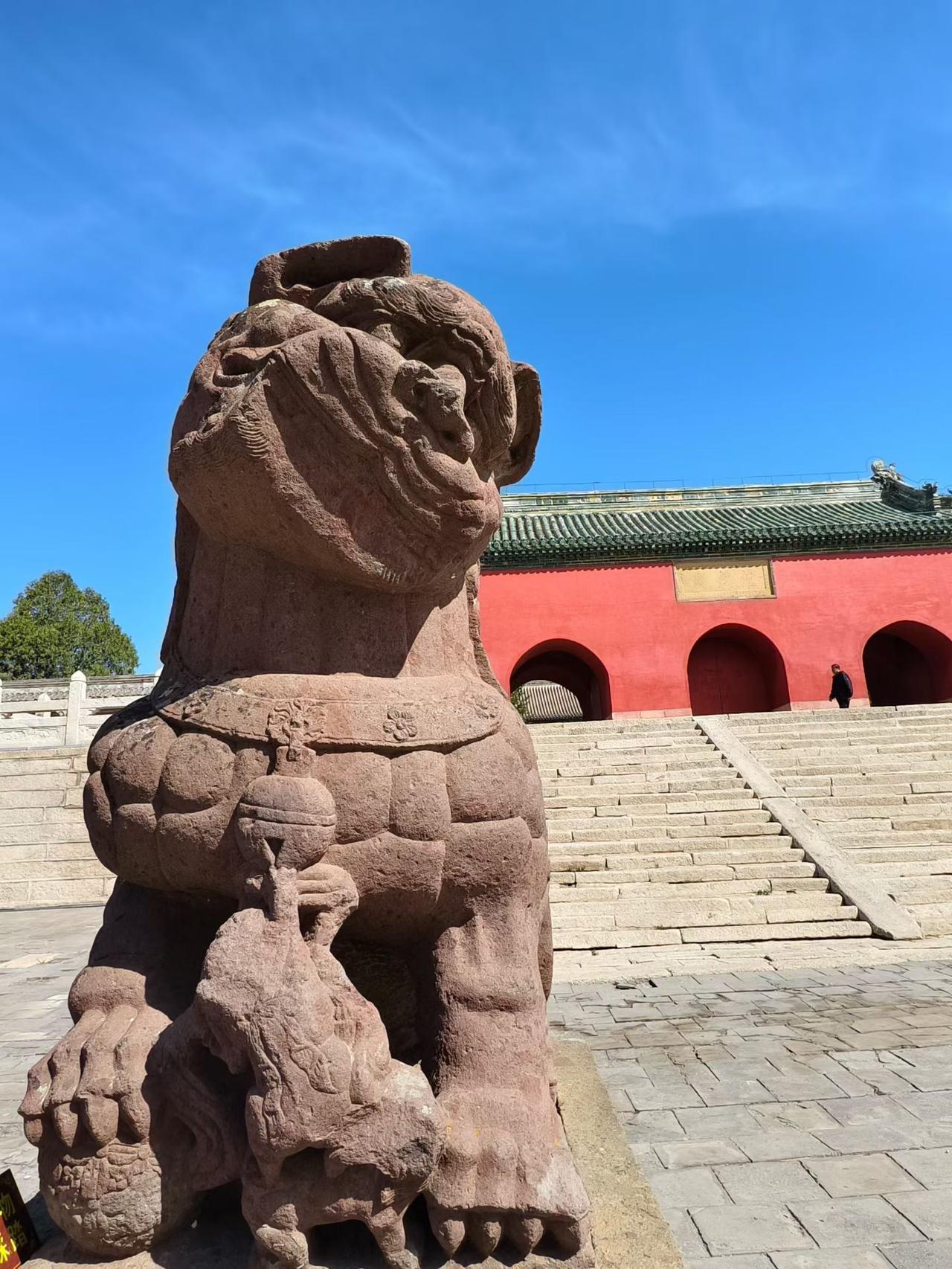 锦州有个北镇，北镇有个北镇庙，这个始建于隋代，是全国五大镇山庙中唯一保存最完整的