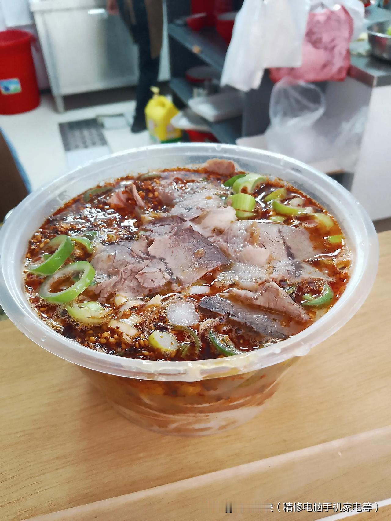 中华美食传统小吃，平顶山郏县饸烙面，很喜欢吃这个面，个人觉得比兰州拉面还好吃，这