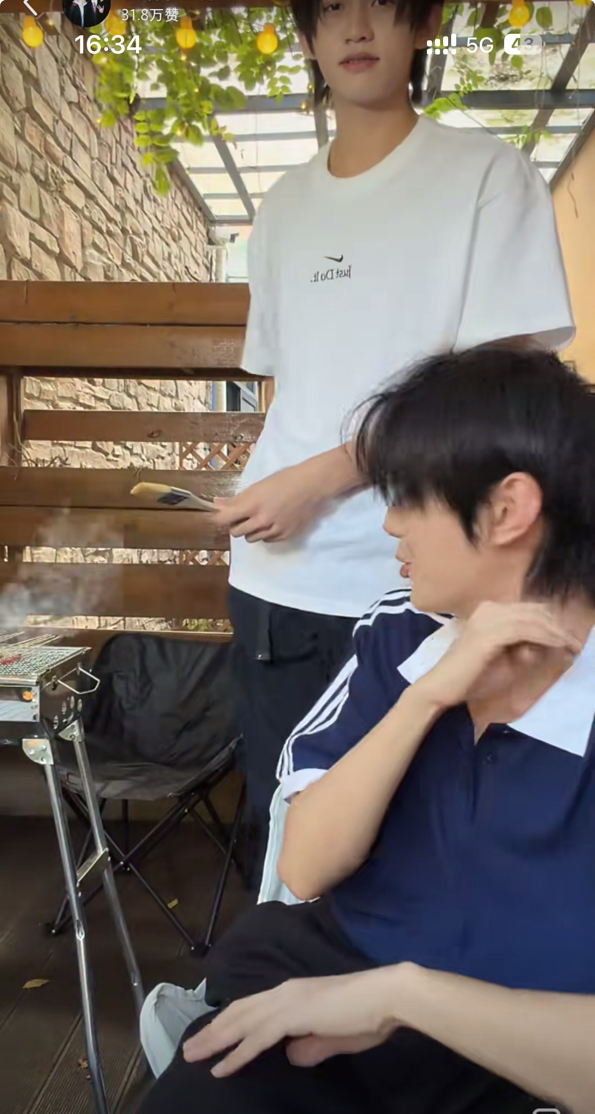 有个人挨着炭火都觉得屁股烫，那知不知道摩擦也会生热，和你哥做的时候会问你哥屁股烫