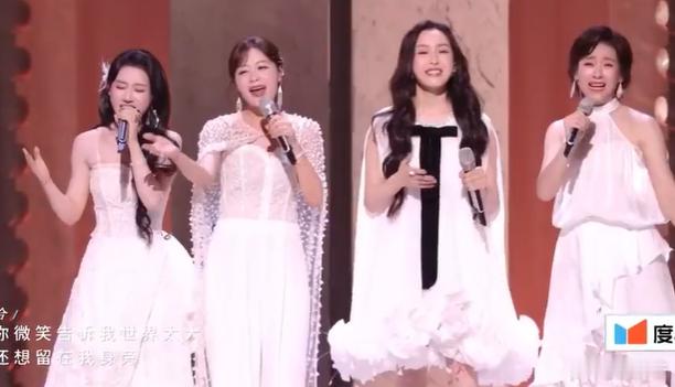 侯宇表情管理侯宇把老旦刻在骨子里了 侯宇一开口就知道是专业的，老旦功底太扎实，眼