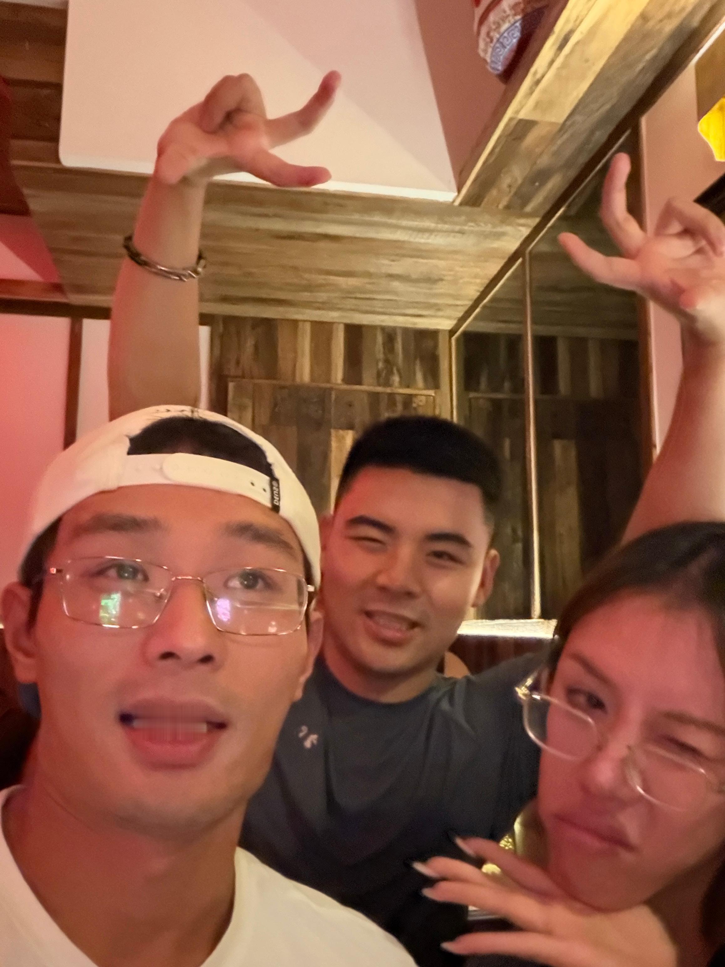如果没有朋友陪我看店的话 我整个人都会碎掉了  ​​​