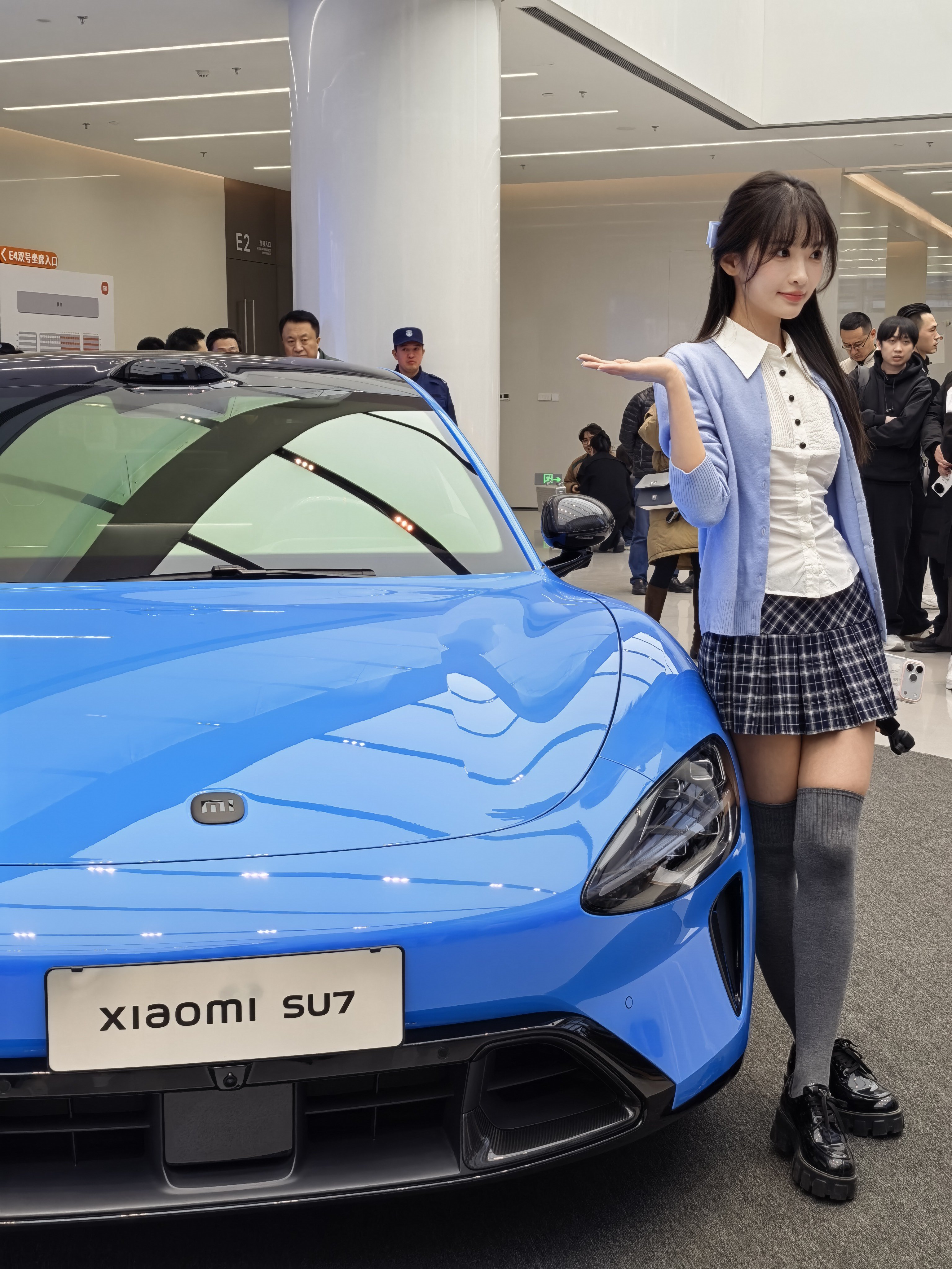 别搞错了，这不是车模，她两个都是博主 