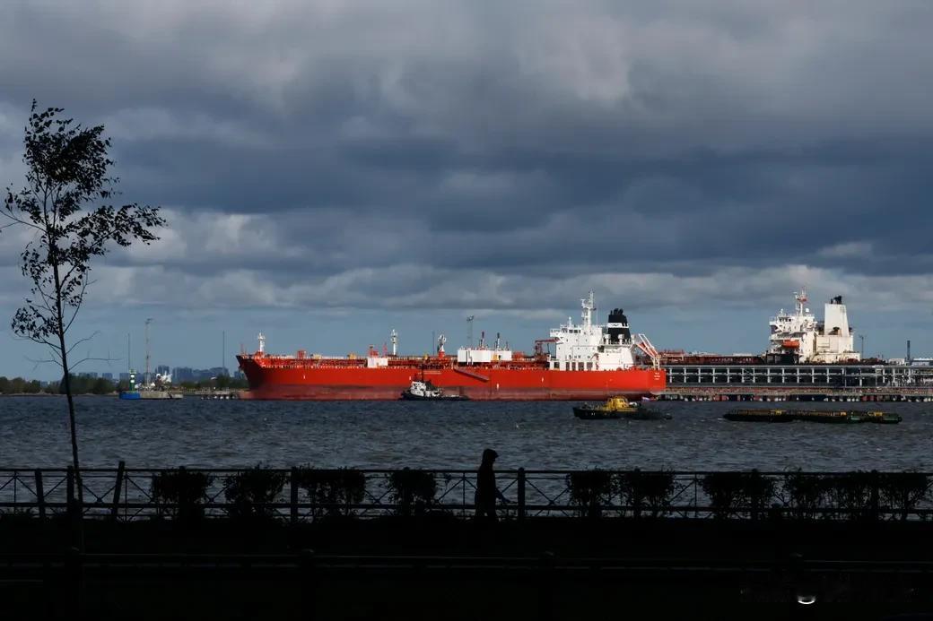 印度暂停购买俄罗斯石油，试图与美国达成贸易协议
洲哥讲时事 2026年2月9日，