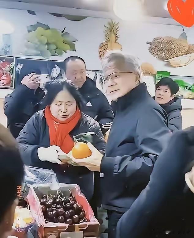 黄仁勋2026年1月24日在上海陆家嘴逛到了一家水果店，他购买了脆蜜金柑、红美人